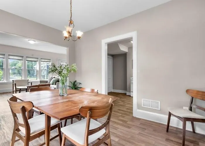 Chic 2Br Duplex Free Parking Near Hospitals