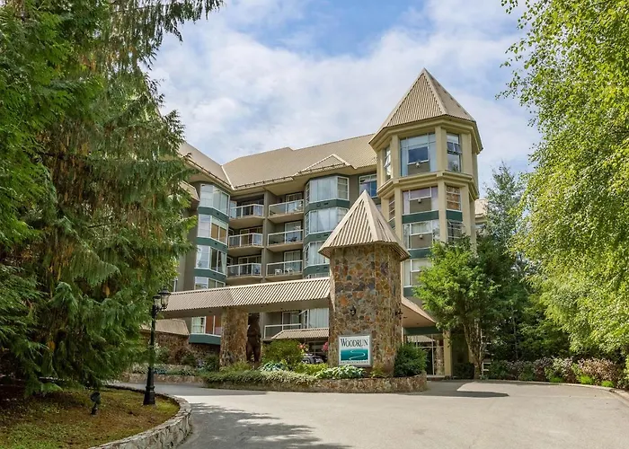 Woodrun Lodge 414 | Cozy Ski-In Ski-Out Condo W/ Shared Hot Tub, Pool, Fireplace, & Parking