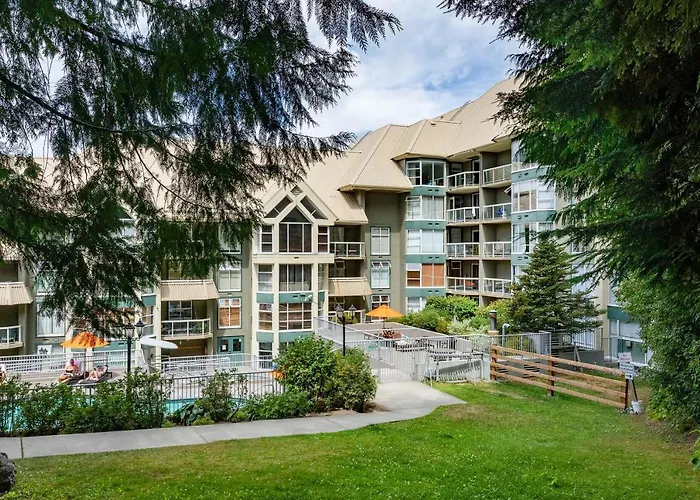 Woodrun Lodge 414 | Cozy Ski-In Ski-Out Condo W/ Shared Hot Tub, Pool, Fireplace, & Parking