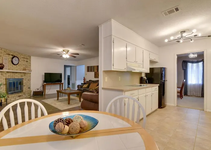 Beaumont Rental Home ~ 2 Mi To Gulf Terrace Park!