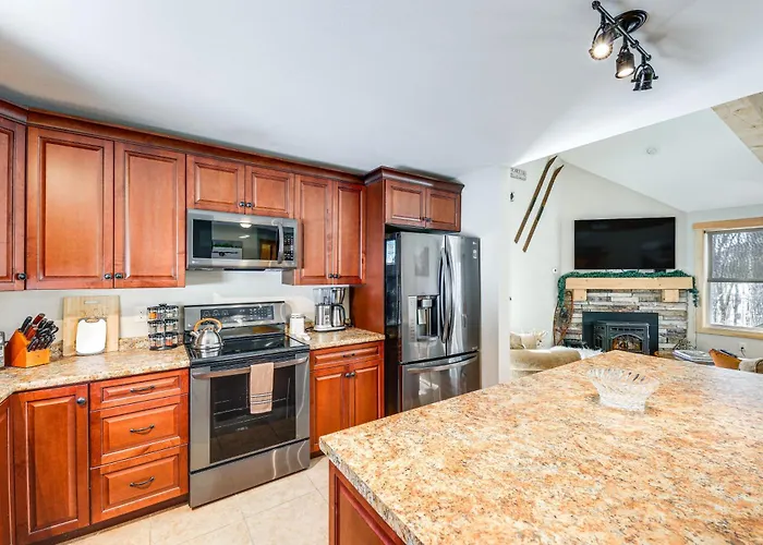 White Mountain Home Near Lakes & Kancamagus Hwy!
