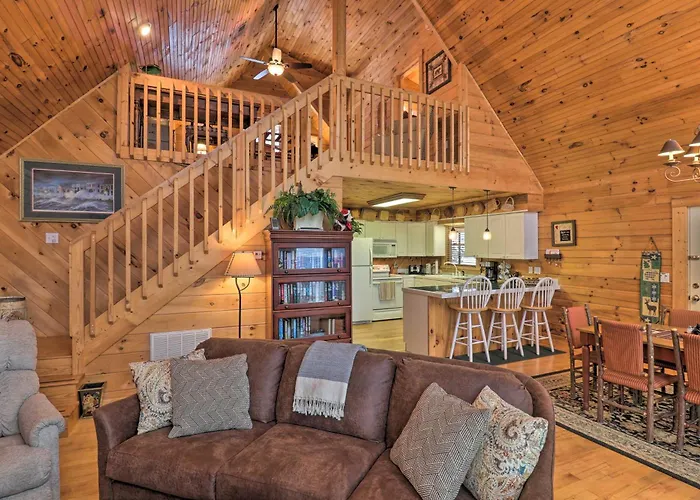 Smoky Mountain Cabin W/ Hot Tub & Views!
