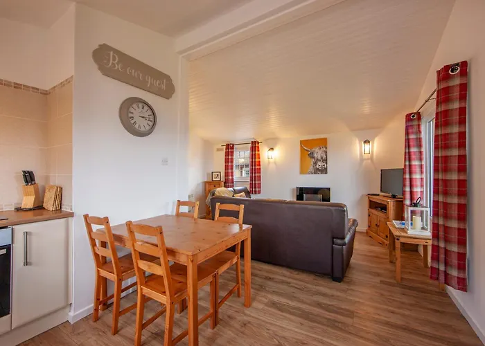 Appin Holiday Homes - Lodges, Shepherds Hut And Train Carriage Stays