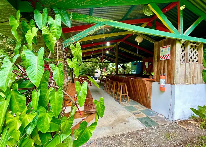 Alouatta Lodge And Canopy