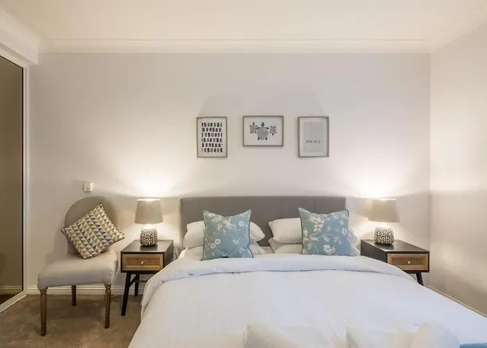 Lovely 1 Bed Apartment With Free Parking & Garden