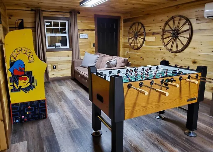 Luxury Cabin Hot Tub Bunkroom Gameroom At Caverunlake