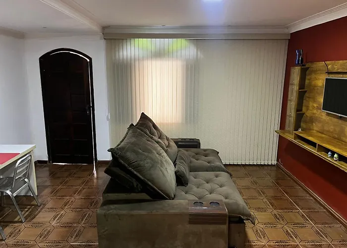 Linda Casa Com Estacionamento