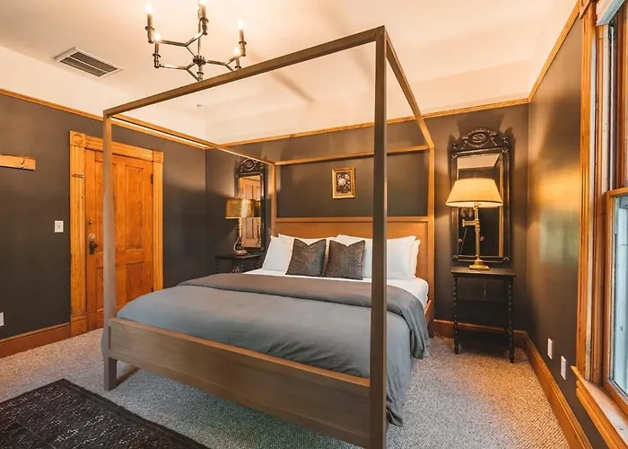The Matriarch Heritage House- Downtown Ashland