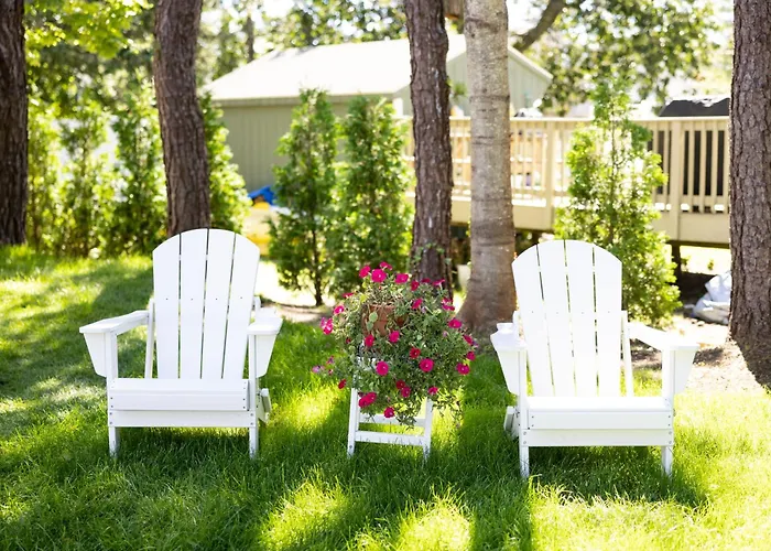 Spacious Beachside 4Br, Pine Point Getaway