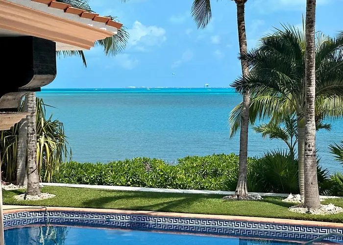 Villa Albatros Oceanfront Luxury Hotelzone Cancun