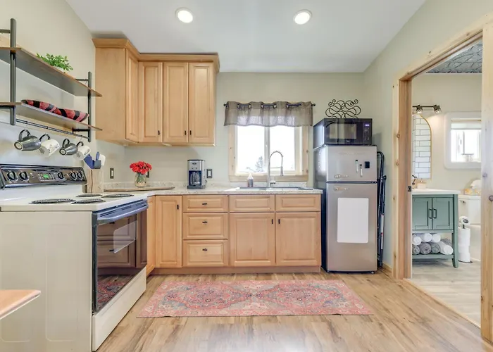 Cozy Dillon Retreat: Fireplace, Mountain Views!