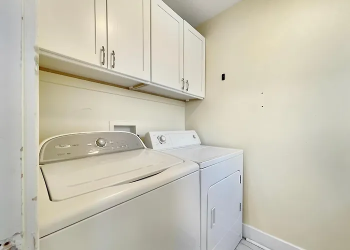 2Br Family Charmer Duplex Near Drake