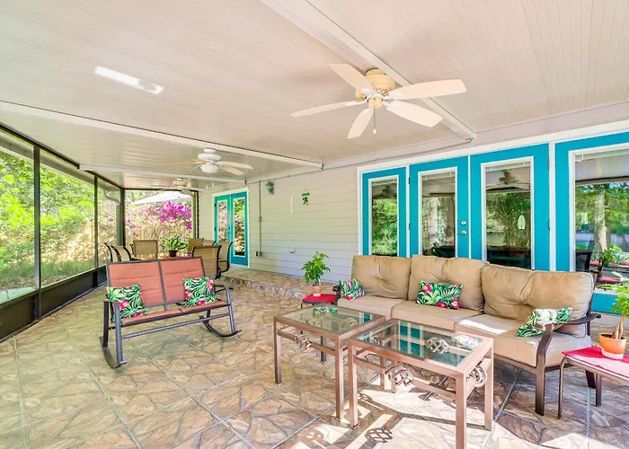 Dock And Lanai Waterfront Home In Dunnellon