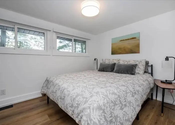 Gorgeous Muskokan Cottage On Six Mile Lake