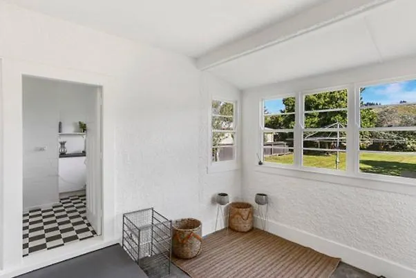 Central And Affordable - Cute Art Deco
