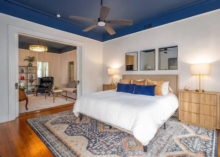 Charming Historic District Parlor Level Apartment