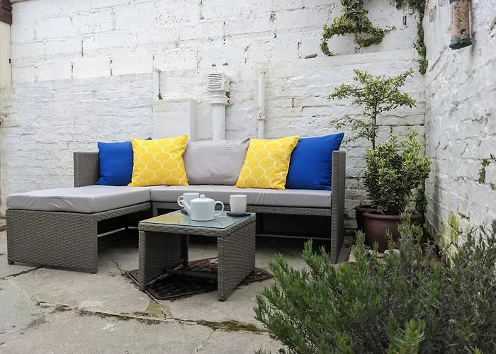 Blue Horizon Holiday Cottage - 4 Minute Walk To The Beach