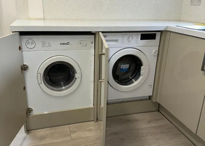3 Bed Retreat Cardiff Free Parking Long Stays And Short Stays Contractors And Family Friendly