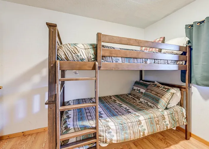 Bryson City Cabin W/ Hot Tub, Views & Pool Table!