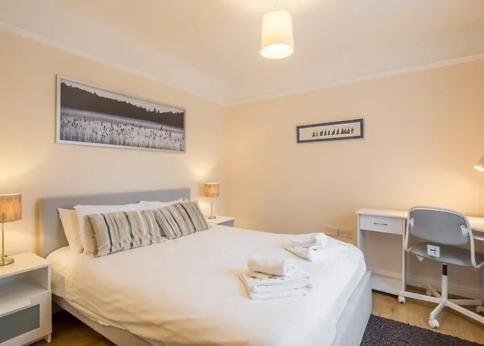 4 Bed Central Home - Perfect Location With Parking