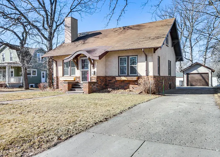 Spacious Detroit Lakes Home: Walk To Downtown!