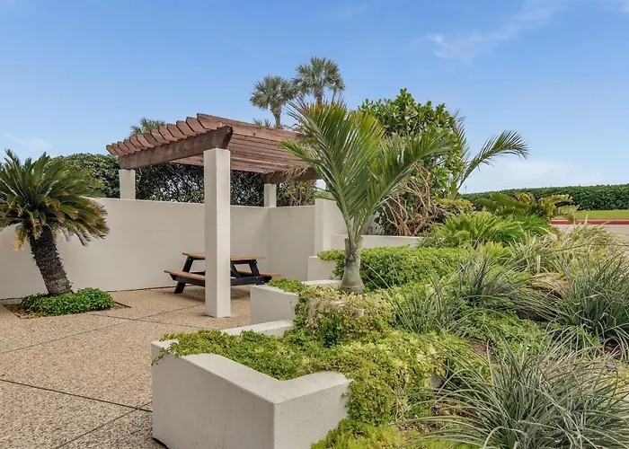 Cdm 304 - Beachfront Serenity