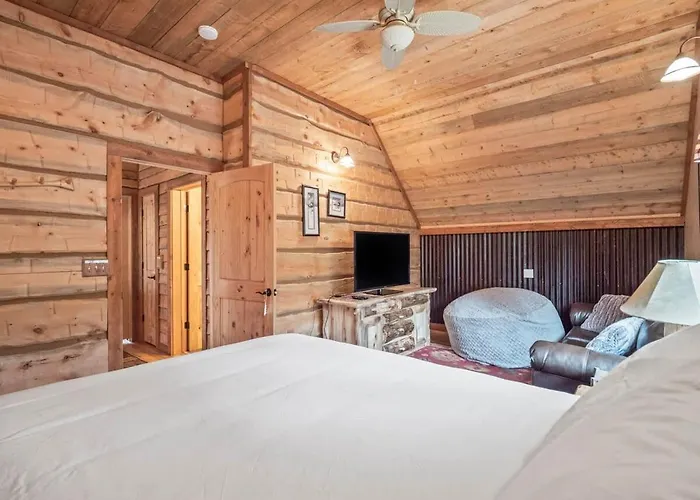 Doty'S River Inn Is A Peaceful 3Bd In Twin Lakes