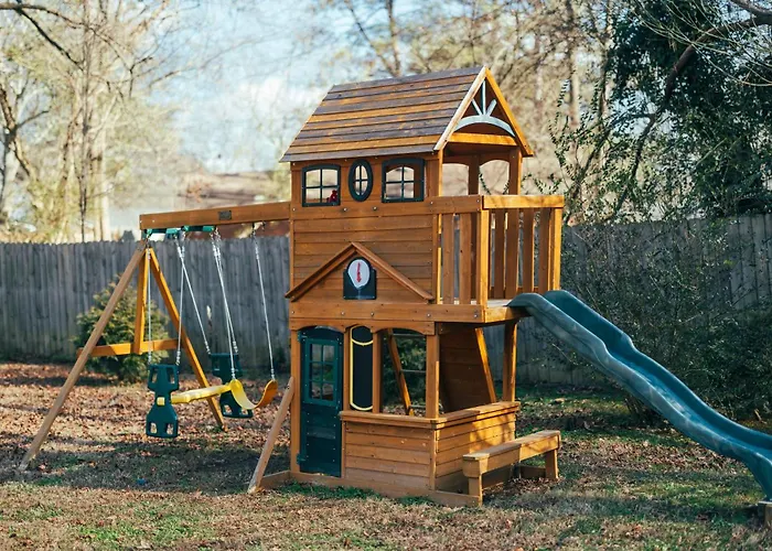 Cozy Family-Friendly Home W/ Fenced-In Backyard
