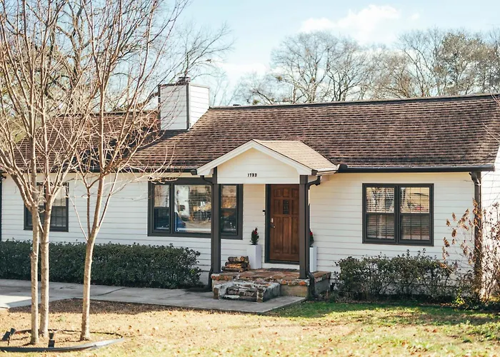 Cozy Family-Friendly Home W/ Fenced-In Backyard