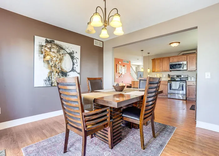 Charming Kalamazoo Home W/ Yard: 1 Mi To Downtown!