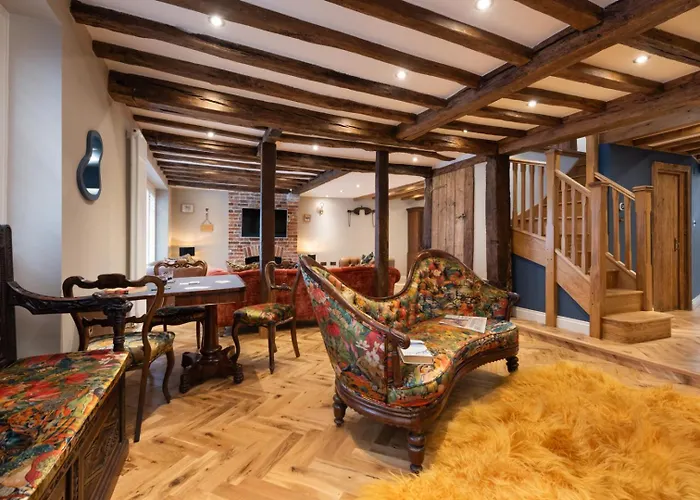 Crippens, Historic Luxuriously Modernised, Central, Parking, Ev, Ac & 2Nd Glazing