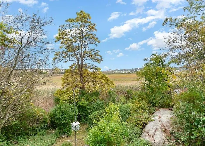 Walk To Good Harbor, Ocean Views, Open All Year!