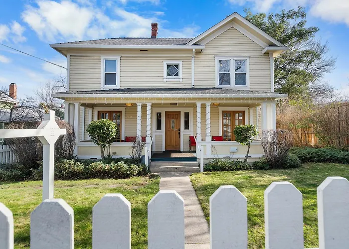 Pioneer Vacation Rentals - Pioneer South Downtown Ashland
