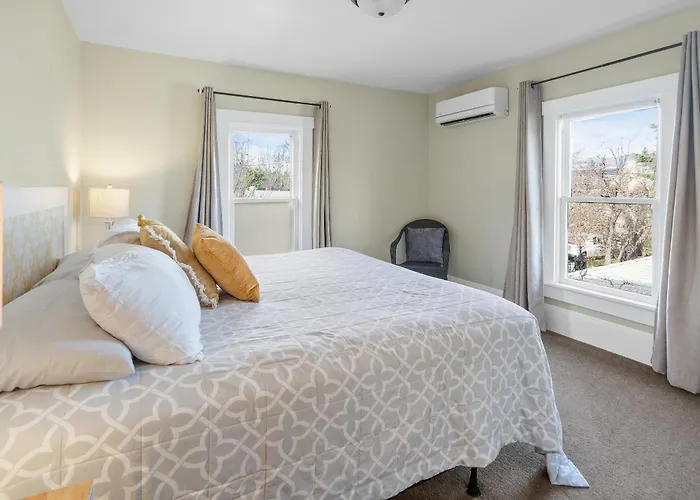 Pioneer Vacation Rentals - Pioneer North Suite Downtown Ashland