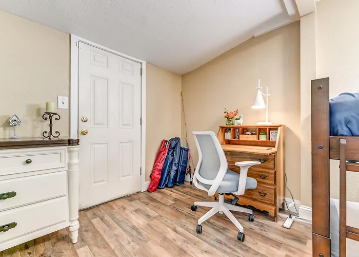 Fish On-Site & Explore Coos Bay! Creekfront Cabin