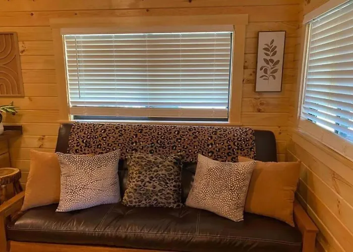 Serene 1Br Cabin Near Nc Z00 With Loft & Waterview
