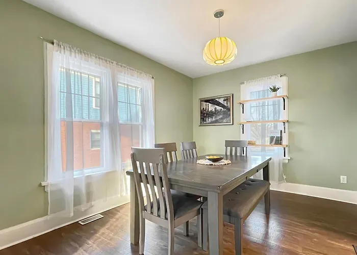 2Br Family Charmer Duplex Near Drake