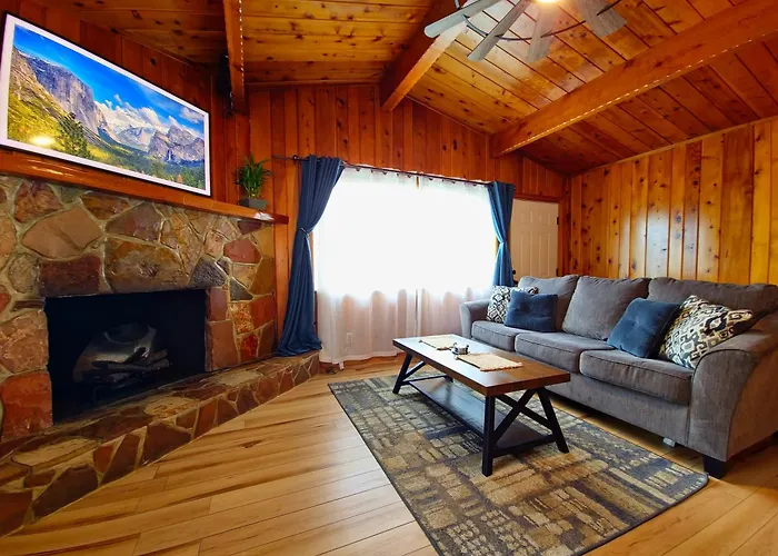 Yosemite Gateway Cottage - King Suite - Mountain Views