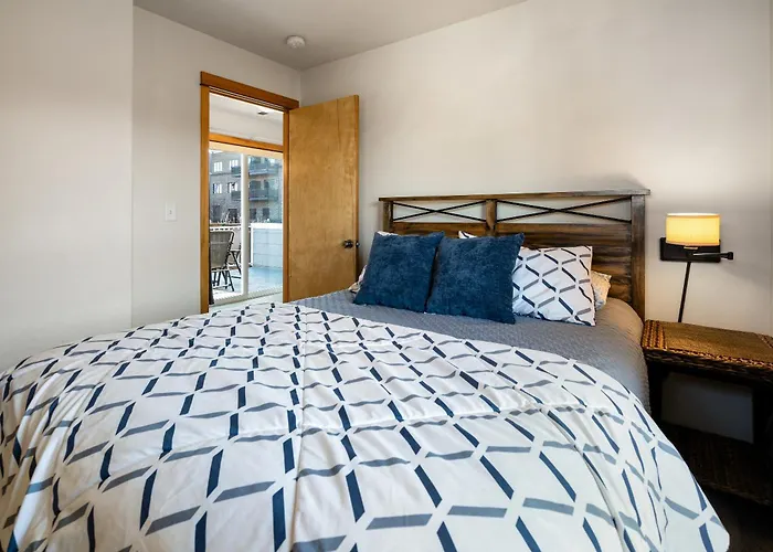 Pioneer Vacation Rentals - Pioneer Craftsman House