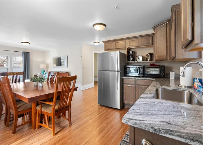 Pioneer Vacation Rentals - Pioneer North Suite Downtown Ashland