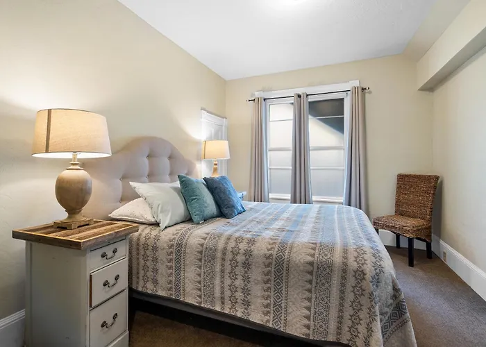 Pioneer Vacation Rentals - Pioneer South Downtown Ashland