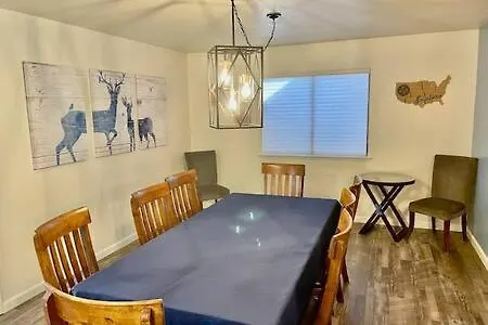 Deer Suite Hot Tub Game Room Sleeps 2