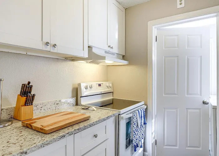 Pet-Friendly Georgia Retreat W/ Fire Pit & Porch!