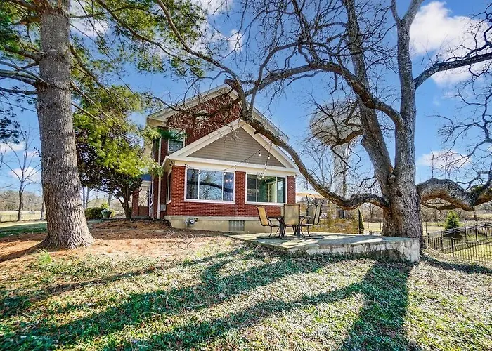 Beautiful Equestrian Estate Home W/ Hot Tub!