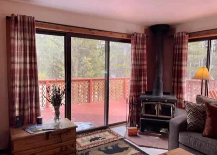 Shady Pines- Cozy Mountain Retreat