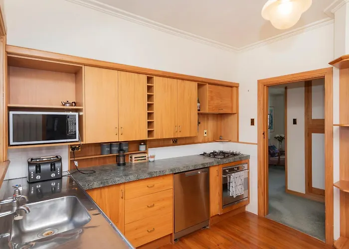 Art Deco Charm - Amazing River Views Inner City