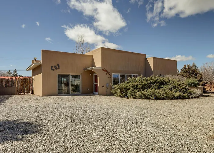 Taos Home W/ Private Hot Tub, Sauna & Gas Grill!