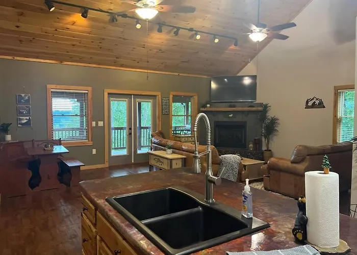 Nantahala Nook, Cabin W/Hot Tub,Game Room, & Wifi
