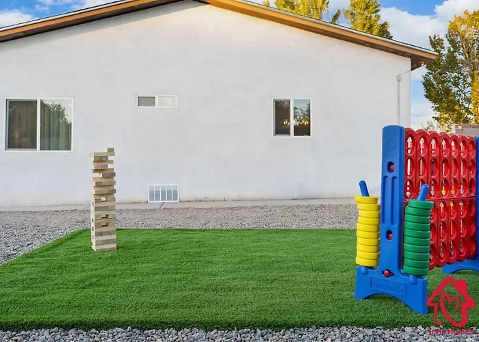 Valleyvibe: Modern Comfort In North Valley - An Irvie Home