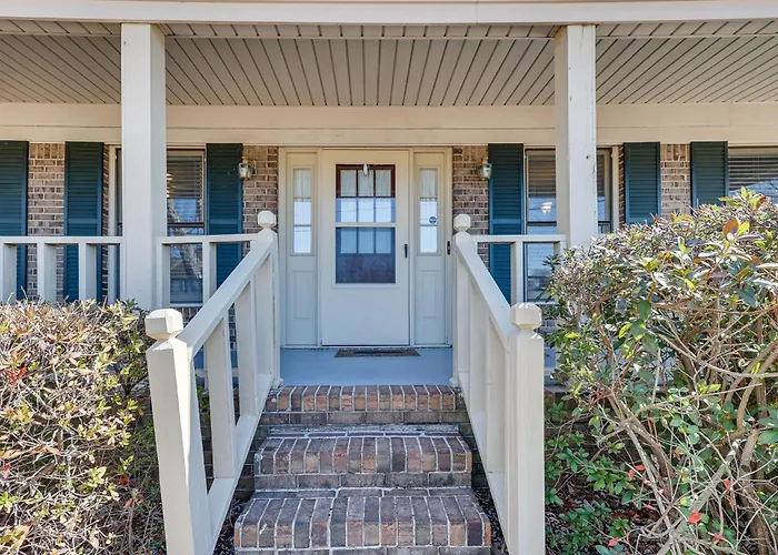 Lovely Decatur Home W/ Yard ~ 6 Mi To Town!